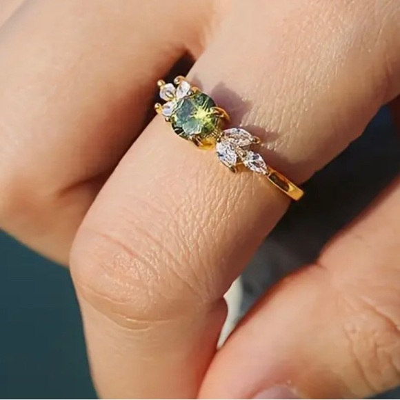 Ladies 14k gold plated Peridot and Zircon Ring Sizes 7, 8, 9, 10 NWT - Picture 2 of 8